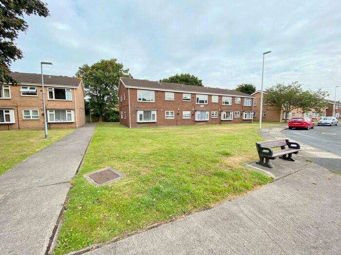 2 Bedroom Flat To Rent In Molyneux Drive, Lutterworth, FY4