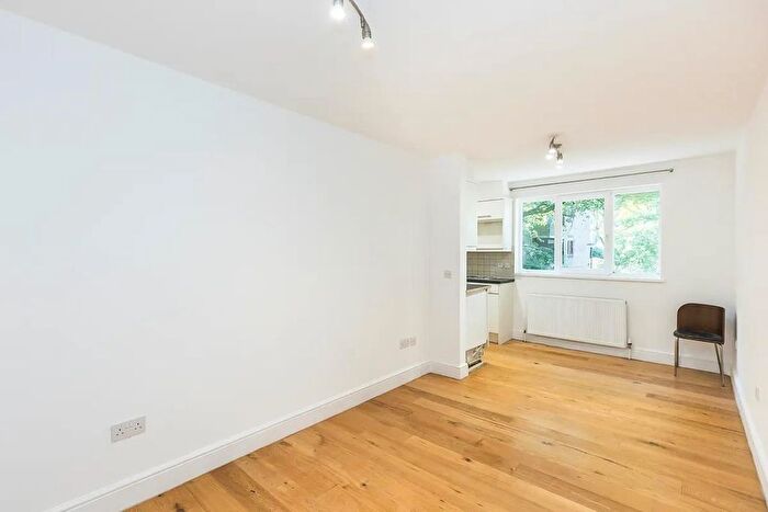 Studio To Rent In Bride Street, Islington, London, N7