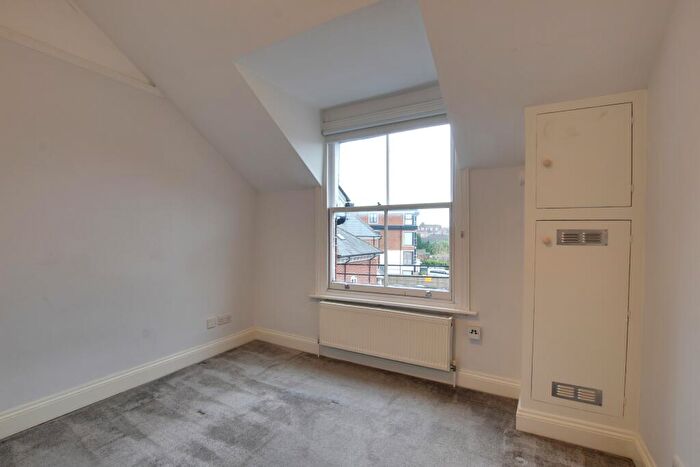 1 Bedroom Flat To Rent In Monument Hill, (), KT13