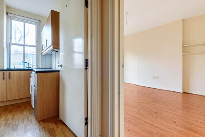Flat To Rent In Rushey Green London, SE6