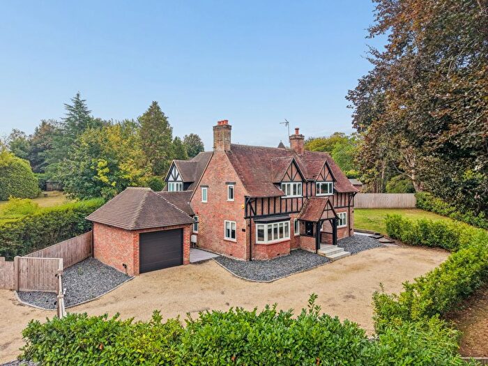 4 Bedroom Detached House For Sale In Clifton Road, Amersham, Buckinghamshire, HP6