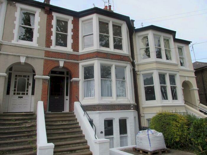 2 Bedroom Flat To Rent In Cambridge Road, Southend-On-Sea, SS1