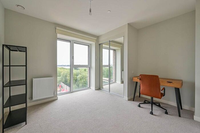 2 Bedroom Flat To Rent In Hale Street, Tottenham, London, N17