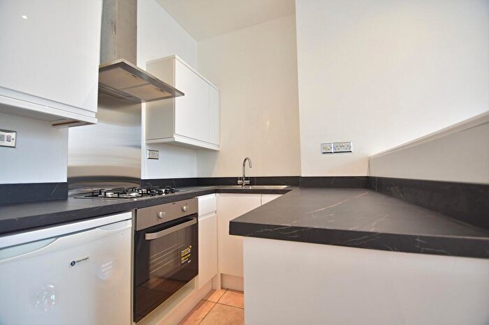 2 Bedroom Flat To Rent In Waverley Road, Southsea, Hampshire, PO5