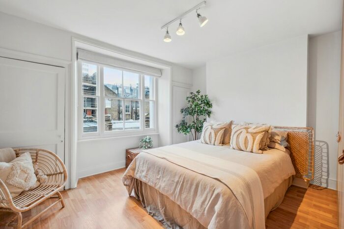 2 Bedroom Flat To Rent In Nottingham Place, Marylebone, W1U