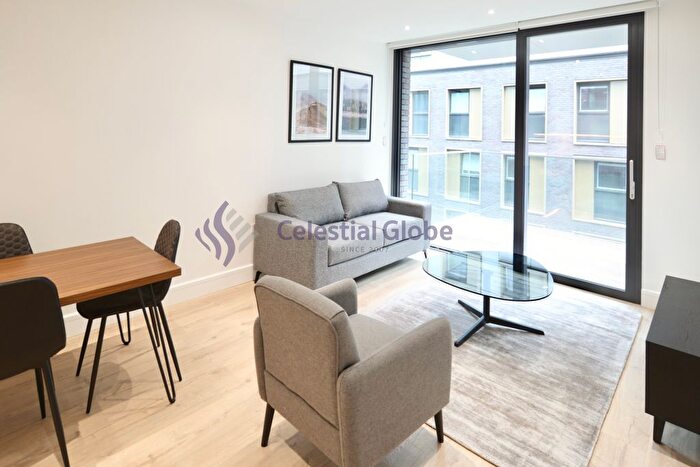 2 Bedroom Flat To Rent In Piazza Walk, London, E1