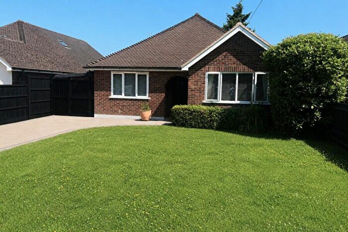 2 Bedroom Detached Bungalow To Rent In Grove Heath Road, Ripley, GU23