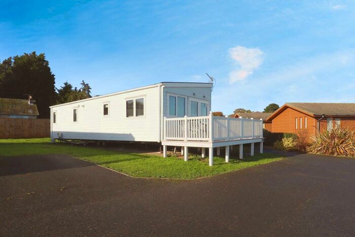 2 Bedroom Park Home For Sale In Thorness Lane, Cowes, Isle Of Wight, PO31