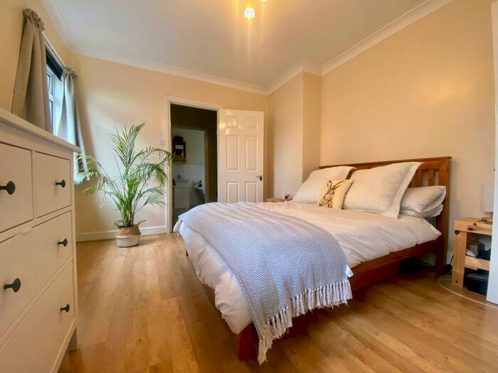 2 Bedroom Bungalow To Rent In South Primrose Hill, Chelmsford, Essex, CM1