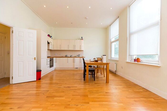 2 Bedroom Apartment To Rent In Holloway Rd, Holloway, London, N7