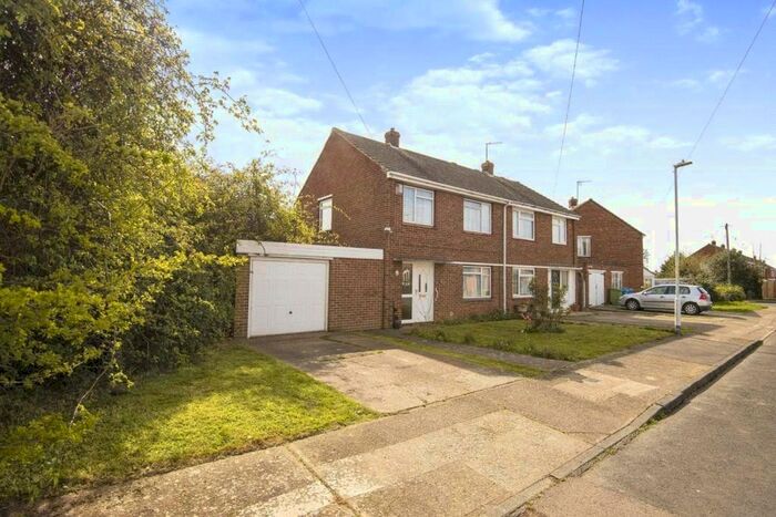 3 Bedroom Semi-Detached House To Rent In Middletune Avenue, Sittingbourne, Kent, ME10