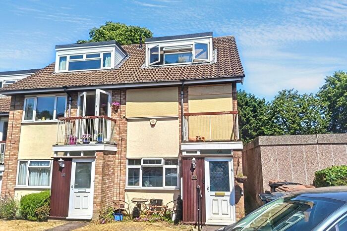 2 Bedroom Maisonette For Sale In Harriet Way, Bushey, WD23