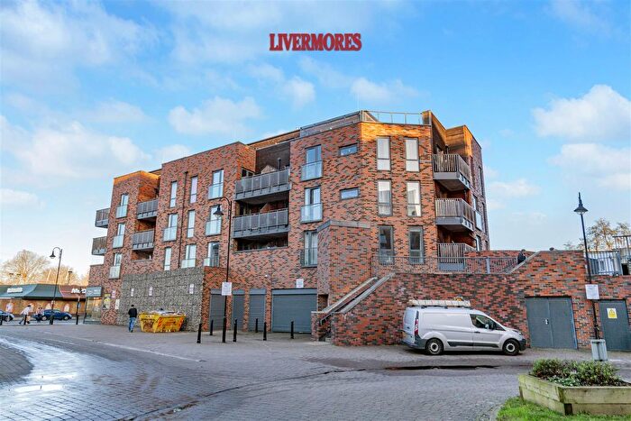 1 Bedroom Flat For Sale In Townhall Square, Crayford, DA1