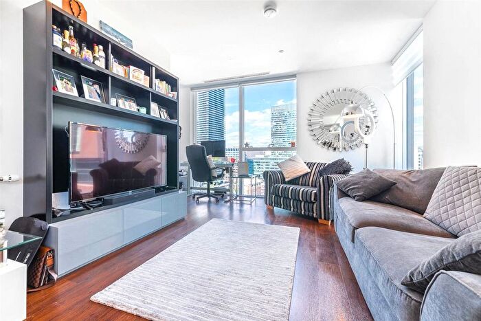 2 Bedroom Flat To Rent In Harbour Way, Canary Wharf, E14