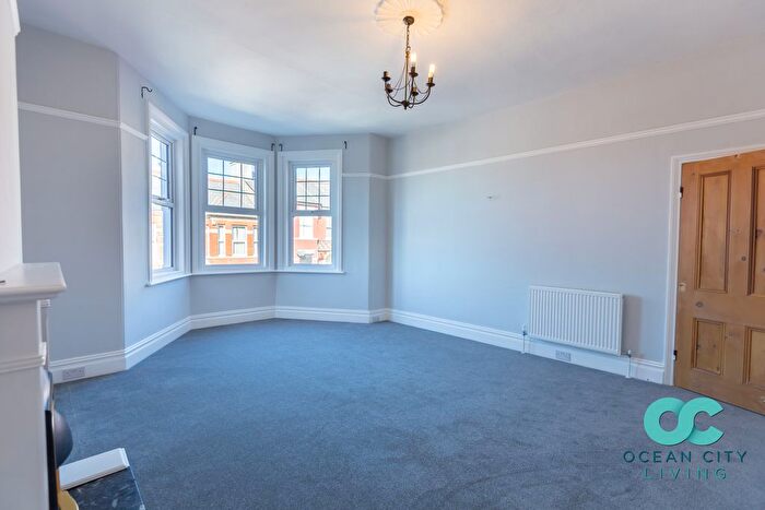 2 Bedroom Flat To Rent In Beechwood Avenue, Plymouth, PL4