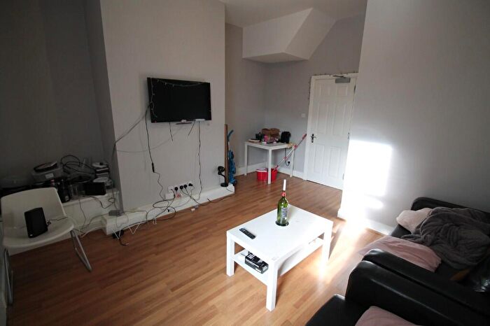 3 Bedroom Flat To Rent In Shortridge Terrace, Newcastle Upon Tyne, NE2