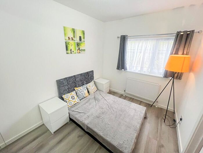 1 Bedroom Flat To Rent In Courtleigh Gardens, London, NW11