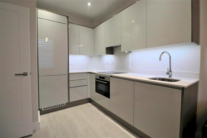 1 Bedroom Flat To Rent In Westcombe House, Uxbridge, UB8