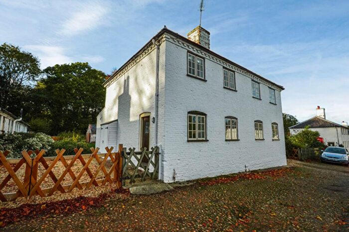 2 Bedroom Cottage To Rent In Houghton, PE31