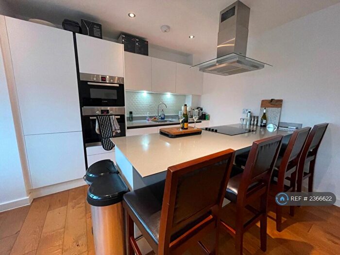 3 Bedroom Flat To Rent In Damien Court, London, E1