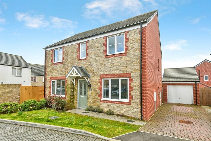 4 Bedroom Detached House For Sale In Wrag View, Highworth, Swindon, SN6