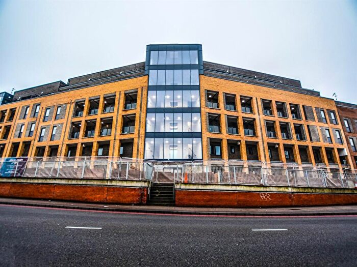 2 Bedroom Apartment To Rent In Telford Road, London, N11