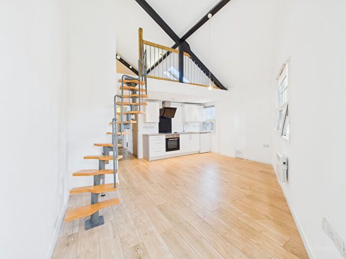 1 Bedroom Flat To Rent In Pauls Row, High Wycombe, Buckinghamshire, HP11