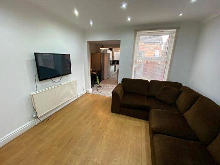 6 Bedroom House To Rent In Balfour Road, Nottingham, NG7
