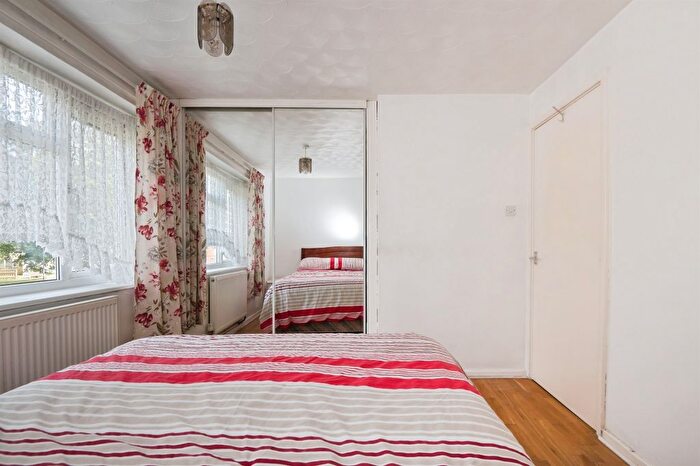 2 Bedroom Flat For Sale In Pennine Road, Southampton, SO16
