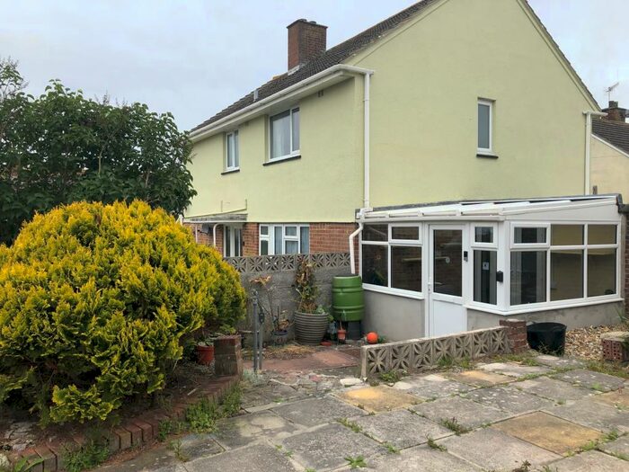 2 Bedroom House To Rent In Peacock Avenue, Torpoint, PL11