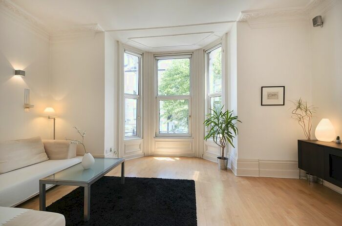 2 Bedroom Flat To Rent In Redcliffe Gardens, London, SW10