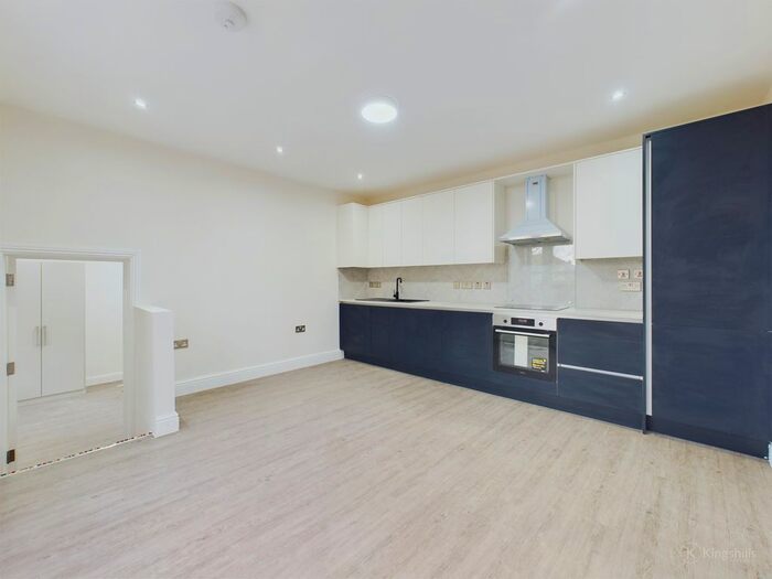 1 Bedroom Flat To Rent In Stuart Lodge, Stuart Road, High Wycombe, HP13