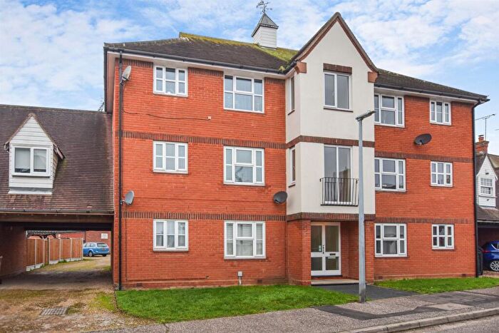2 Bedroom Apartment For Sale In Gandalfs Ride, South Woodham Ferrers, CM3