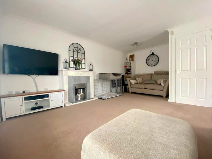 3 Bedroom House To Rent In Helegan Close, Orpington, BR6