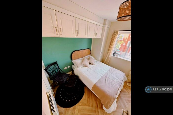 2 Bedroom Flat To Rent In Heron House, Reading, RG2