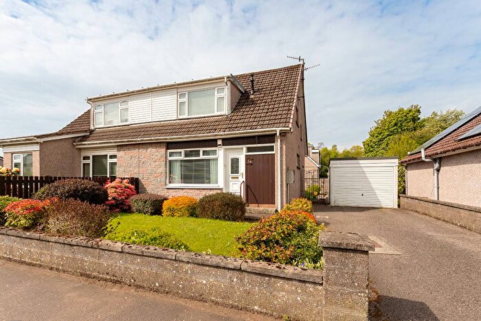 3 Bedroom Semi-Detached Bungalow For Sale In Mericmuir Place, Dundee, DD3