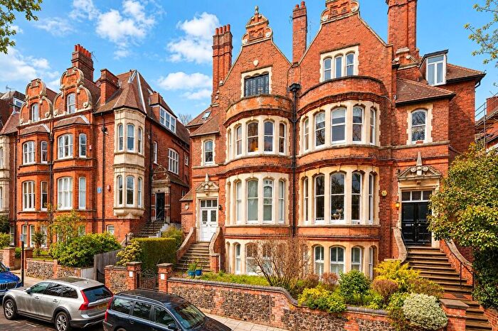 4 Bedroom Flat For Sale In Frognal Gardens, Hampstead Village, NW3