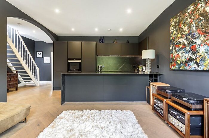 2 Bedroom Flat For Sale In Holland Road, Kensington, London, W14