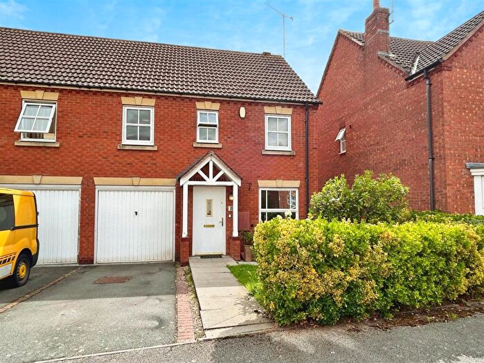 3 Bedroom Semi-Detached House For Sale In Dey Croft, Warwick, CV34