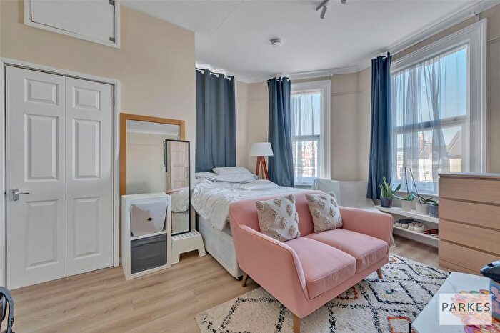 Studio To Rent In Uxbridge Road, London, W12