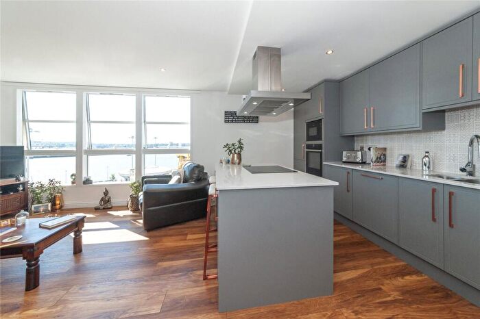 2 Bedroom Flat To Rent In Nova Court West, Yabsley Street, E14