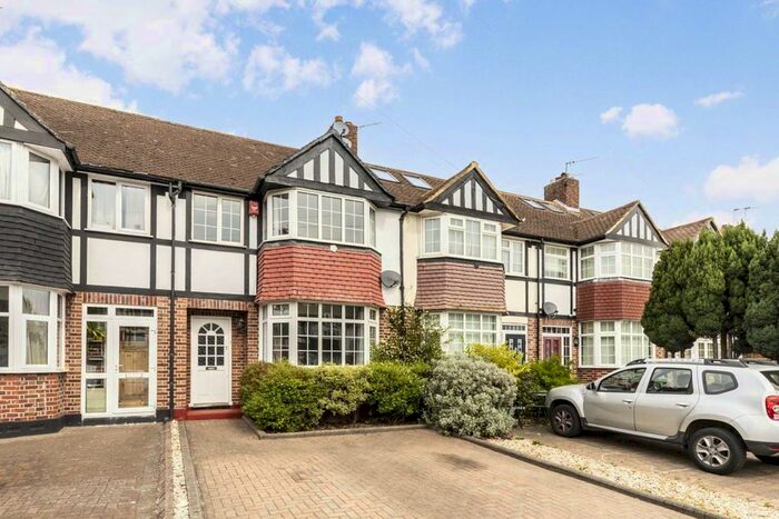 3 Bedroom Property To Rent In Devon Avenue, Twickenham, TW2