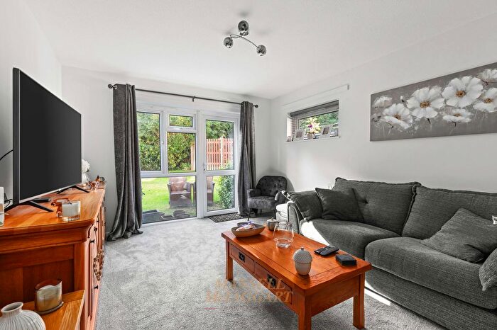 2 Bedroom Maisonette For Sale In Bramble Close, Copthorne, RH10