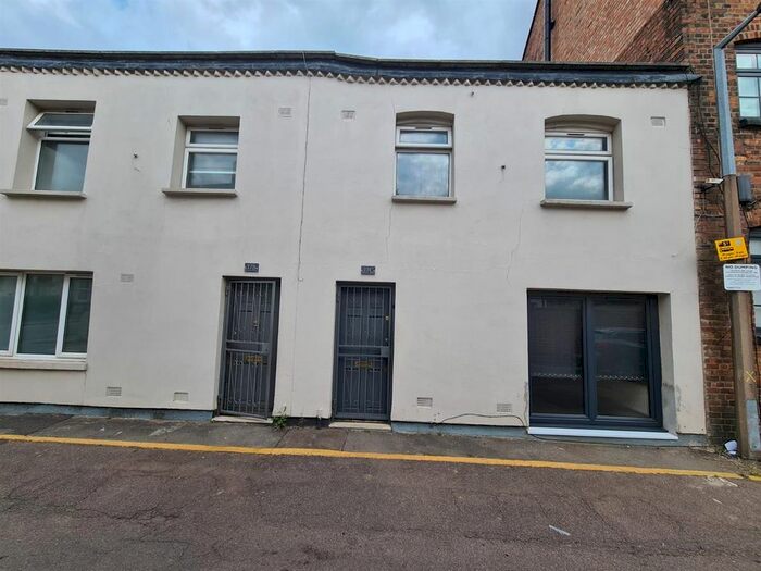 2 Bedroom Property To Rent In Colina Mews, London, N15