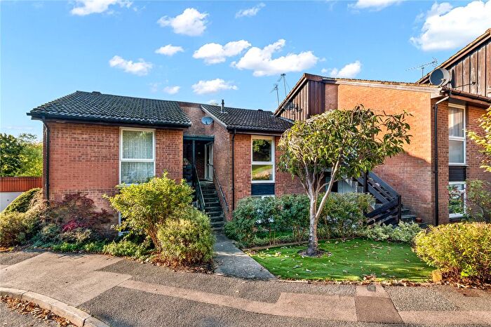 1 Bedroom Flat For Sale In Kennedy Gardens, Sevenoaks, Kent, TN13