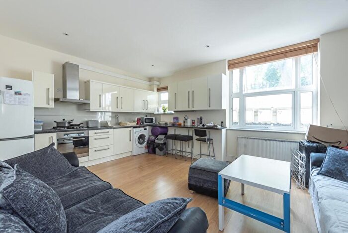 2 Bedroom Flat To Rent In High Street London, N8