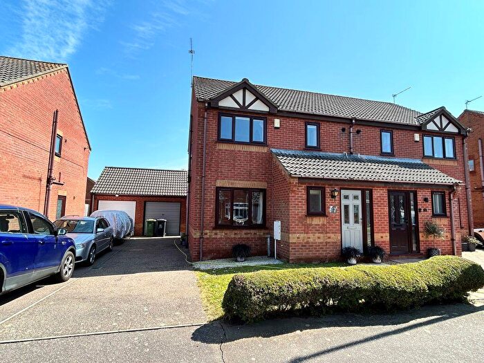 3 Bedroom Semi-Detached House For Sale In White Clover Road, Bradwell, NR31