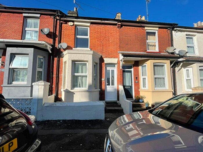 3 Bedroom Terraced House To Rent In Bright Road, Chatham, ME4