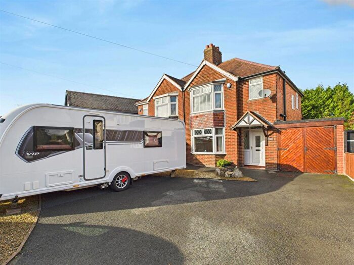 3 Bedroom Semi Detached House For Sale In Cheltenham Road, Longlevens, Gloucester, GL2