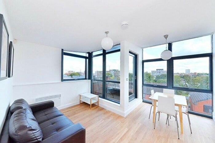 3 Bedroom Penthouse To Rent In Apartment, Rickman Drive, B15